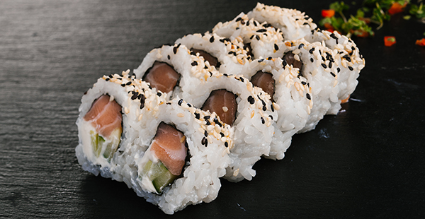 Inside Out Maki mit Sesam „California-Rolls“ Lieferservice in Nürnberg
