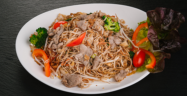 Bratnudeln mit Gemüse und Schweinefleisch